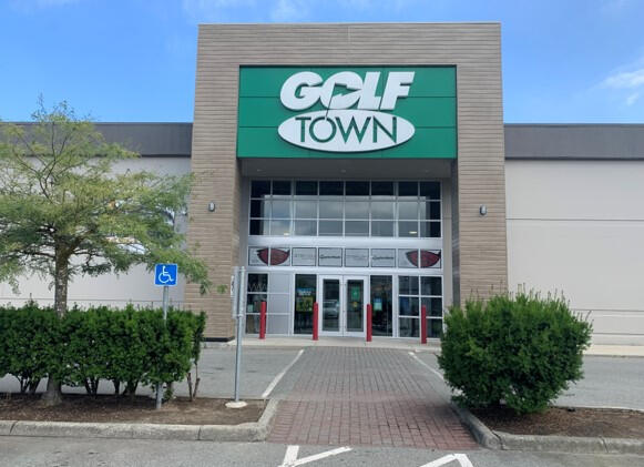 Golf Town Richmond, Exterior