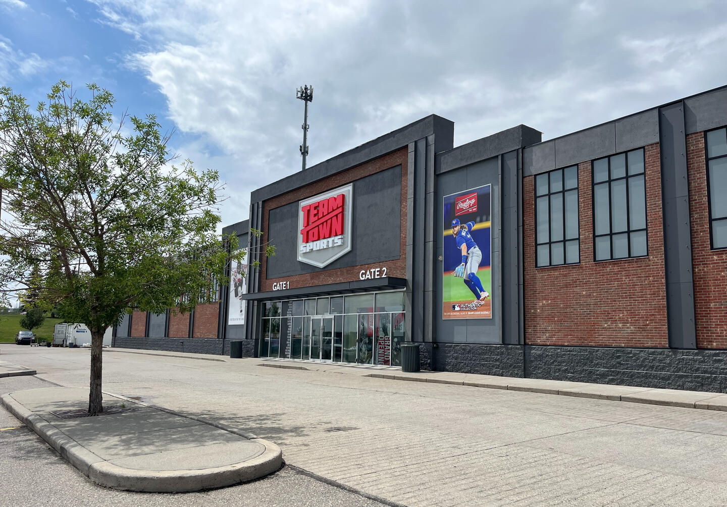 Team Town Heritage Gate, Exterior