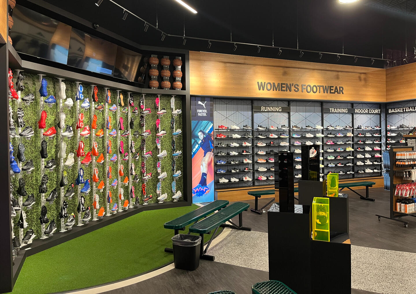 Team Town Heritage Gate, Footwear